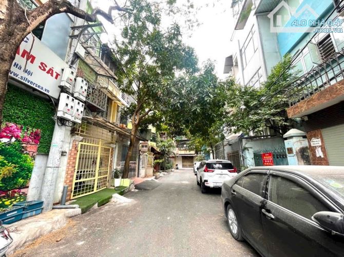 BÁN NHÀ TRẦN QUỐC HOÀN- 1 NHÀ RA PHỐ, Ô TÔ 7 CHỖ VÀO- 40M2, MẶT TIỀN 5.6M, 5 TẦNG_13.95 TỶ