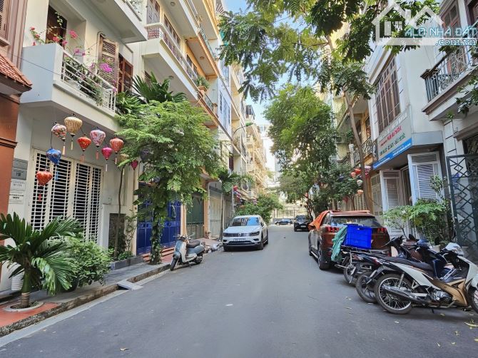 BÁN NHÀ VIỆT HƯNG - GIÁ TỐT - 4 NGỦ - GẦN TRƯỜNG HỌC - TIỆN CHO CON CÁI ĐI LẠI