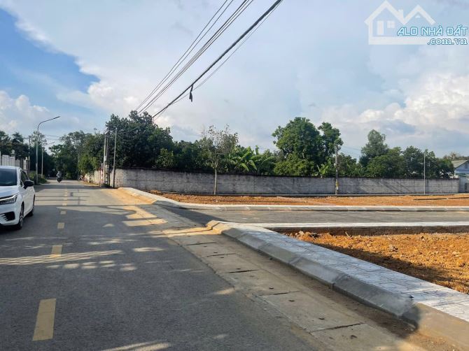 Cạnh Làng Đại Học Quốc Gia 300m ra đại Lộ Thăng Long - Metro số 5 Phân Lô DT:90m Hai Tháng