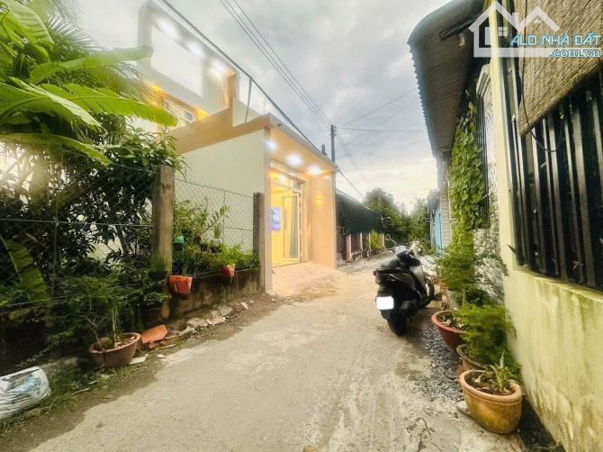 Nhà mới phường Long Châu khu dân cư hẻm oto