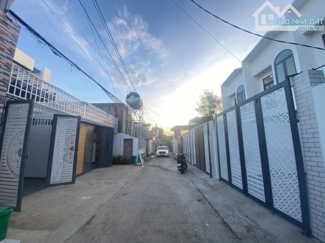 Nhà mới hẻm 66 Ywang , gần đại học Tây Nguyên - 3.250