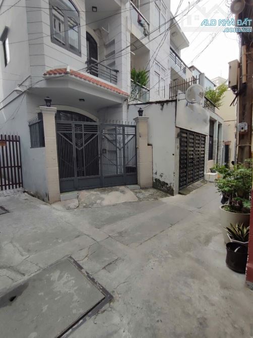 GẦN CHỢ CÂY QUÉO, 4 Tầng BTCT 43m2, 4PN, P5 Phú Nhuận, giá 6.x ty