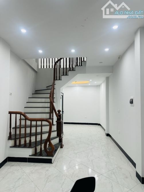 Nhà 30m - 4 tầng giao thông thuận tiện gần các trường ĐHCNvaf ĐHTN