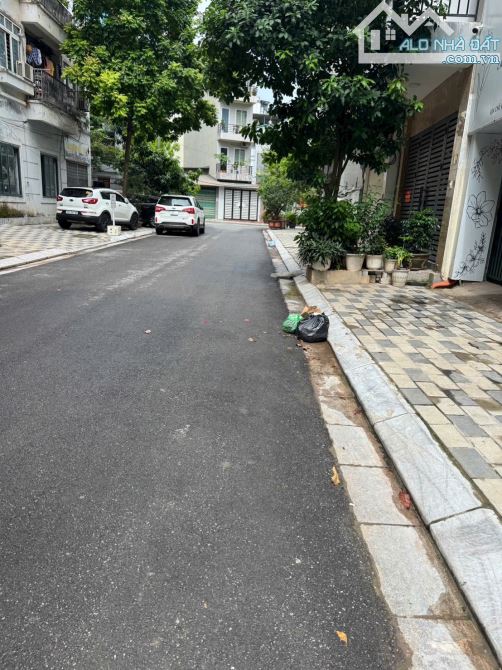 Bán nhà phân lô 28 Xuân La 60m mặt tiền 4.5m đường ô tô tránh giá 24 tỷ