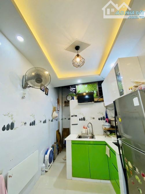 Bán nhà nhỏ 3 tầng 2 sẹc Nguyễn Ngọc Lộc 11m2 – Giá 1,96 Tỷ tl.
