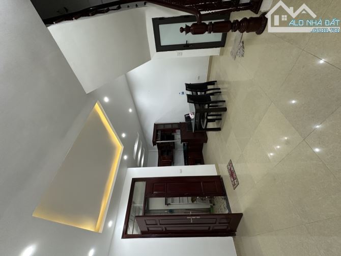 🏠 Lạc Long Quân, 38m2 nhỉnh 7 tỷ, dân xây, ngõ nông, gần ô tô, 3 thoáng, tiện ích hồ Tây