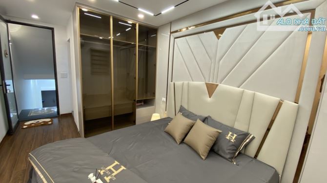 Bán nhà La Thành Giảng Võ  gần phố , nhà đẹp như khách sạn 2 thoáng full nội thất cao cấp