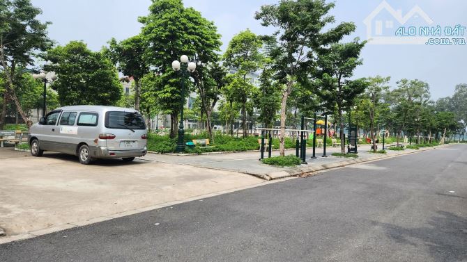 Bán gấp lô đất 100m mặt đường 10m đối diện trường học Kim Chung