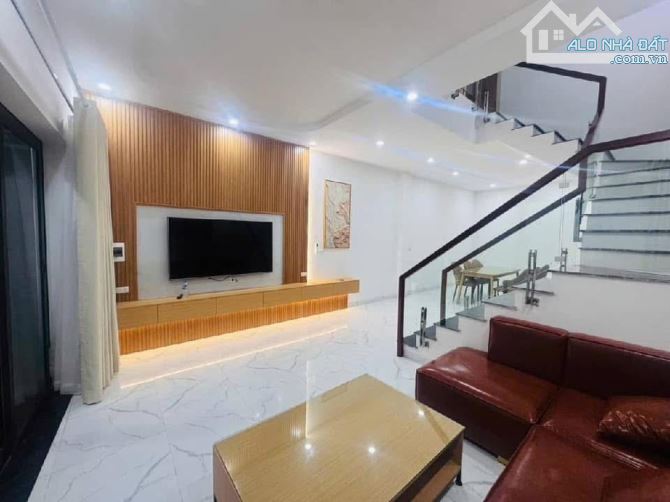 HOÀNG HOA THÁM-58m-4tầng- MT4.9m- 8,6t-3THOÁNG -GẦN PHỐ - FULL NỘI THẤT- Ô CHỜ THANG MÁY