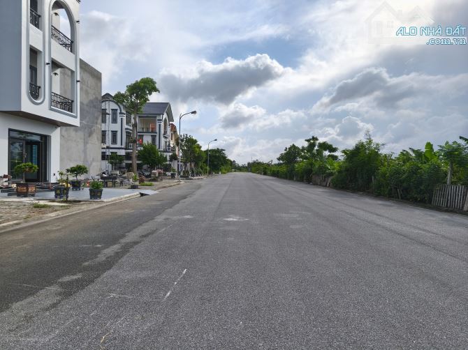 Siêu phẩm lô góc 92,5m2 ngang 5m tái định cư Anh Dũng, đường thông rộng 25m , sổ đỏ .