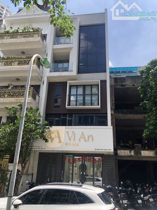 Cho thuê nhà 108 Cự Lộc, Nguyễn Trãi, TX. DT 120, MT 6m, 6 tầng. thang máy giá 68tr