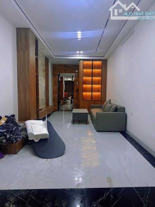 XUÂN THỦY- 35M2- 6 TẦNG- THANG MÁY- NHÀ MỚI TINH- FULL NỘI THẤT- GẦN PHỐ- Ở NGAY