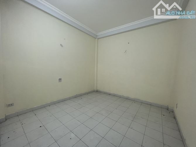 Tây Sơn, 64m, 4ngủ, Lô góc, Ô tô tránh, Kinh doanh, Sổ vuông nở hậu, Nhà dân xây chắc chắn