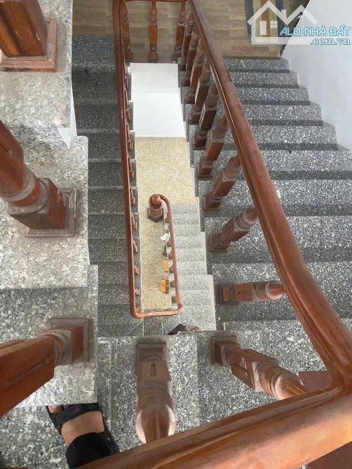 bán nhà 4 tầng trung tâm trần hưng đạo ngay gần cf cộng, đường oto thông rộng, 65m2