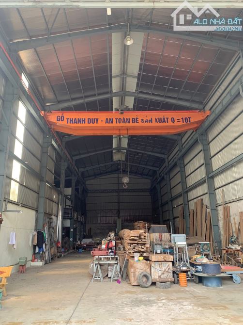 Cho thuê 400m2 xưởng dựng mới sẵn cẩu trục