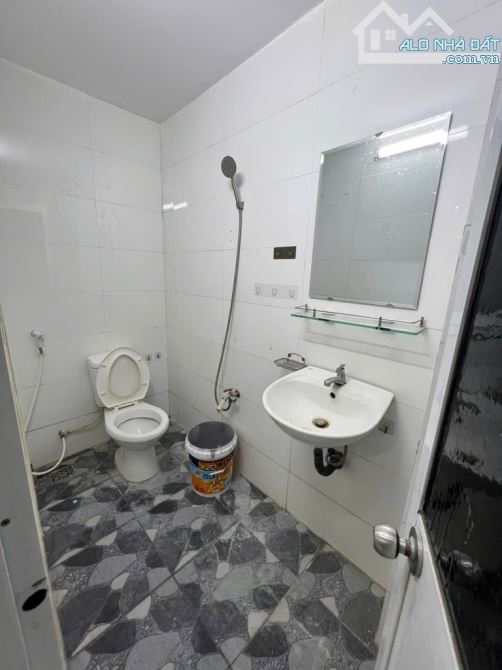 Bán nhà 2 mặt tiền đường Tỉnh Lộ 10 (cạnh đường Tên Lửa), 45 m2, nhỉnh 3 tỷ
