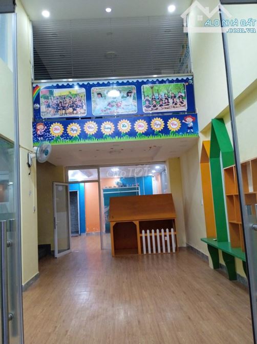 Bán nhà đường Lê Thị Riêng, (7x20m), nhà 3 tầng, view công viên cực đẹp, giá chỉ 11.9 tỷ