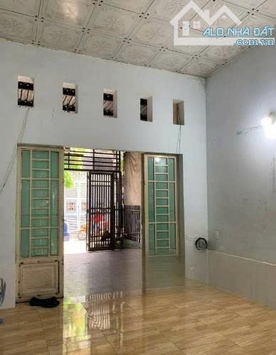 Bán gấp căn nhà c4 ở Hóc Môn, để có tiền cho con qua nước ngoài. DT 57m2, giá 810 triệu.