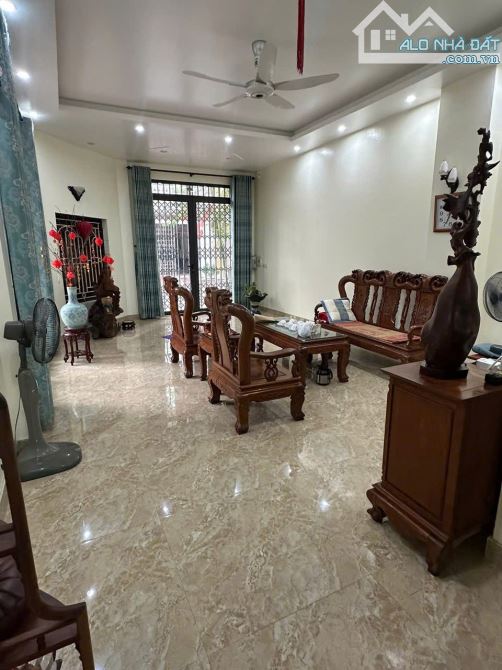 bán nhà góc thoáng khu đô thị trần hưng đạo, diện tích cực rộng gần 100m2 mà giá cực êm.