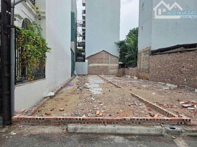 Bán đất mặt ngõ phố ngọc thụy Long Biên đường trước đất rộng ô tô tránh