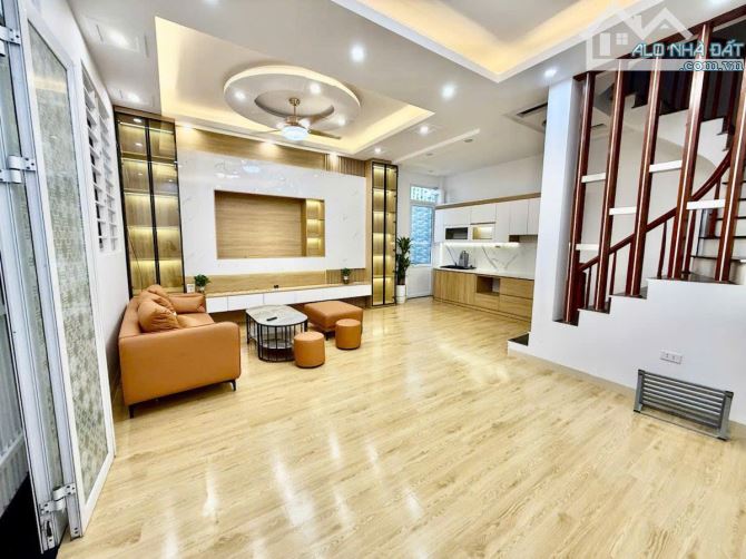 HÀNG HẾM/ Bán nhà Hoàng Mai, phân lô, ô tô tránh, 75m2 4 tầng, MT 4m, giá 18.5 tỷ (CTL)