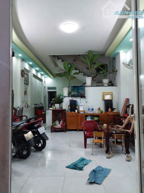 cho thuê nhà nguyên căn đường mã lò gần tên lửa