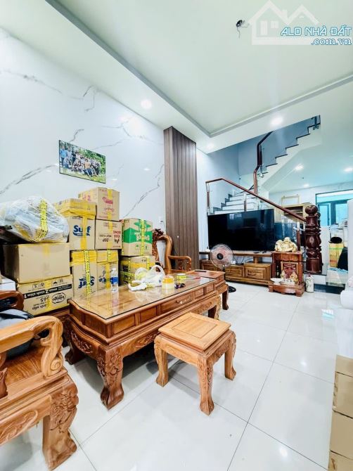 Bán Nhà Hiệp Thành Q12- 60M2( 4 x 15 )- 4Tầng- HXH- Chỉ 4,8 Tỷ.