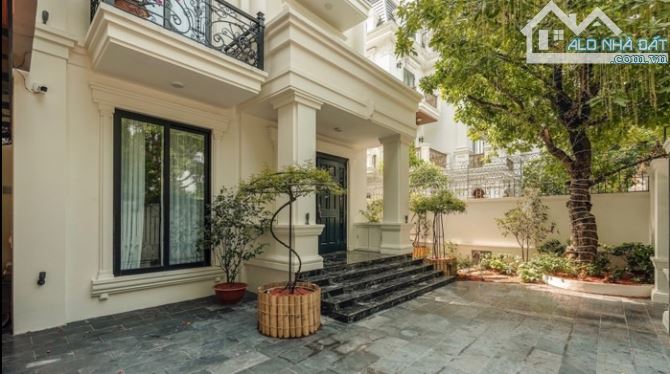 Biệt Thự Trần Thủ Độ-273m2, xây 4 tầng, mặt tiền 13m. Giá 66 tỷ