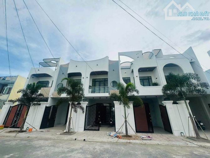 BÁN NHÀ MỚI SỔ ĐÃ HOÀN CÔNG 5MX17M TRONG KDC HIỆN HỮU