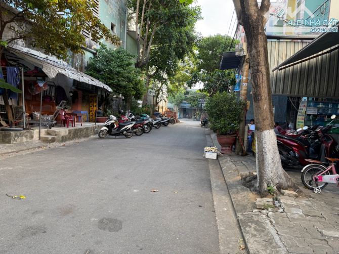BÁN ĐẤT TẶNG NHÀ C3 GÁC ĐÚC - TIÊN SƠN 8 - GẦN BỆNH VIỆN MẮT- GẦN TRƯỜNG ĐẠI HỌC.GIÁ 6,9tỷ