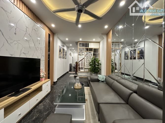 BÁN NHÀ PHÂN LÔ, Ô TÔ, PHỐ PHƯƠNG MAI 50m2 x 4 Tầng Mt4m giá 10 tỷ