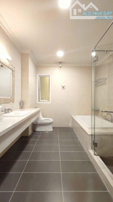 GẤP!! Biệt Thự VIP Nguyễn Thành Ý, Q1: 12,5m x 20m, 3 lầu, Giảm sâu 155 tỷ về 115 tỷ
