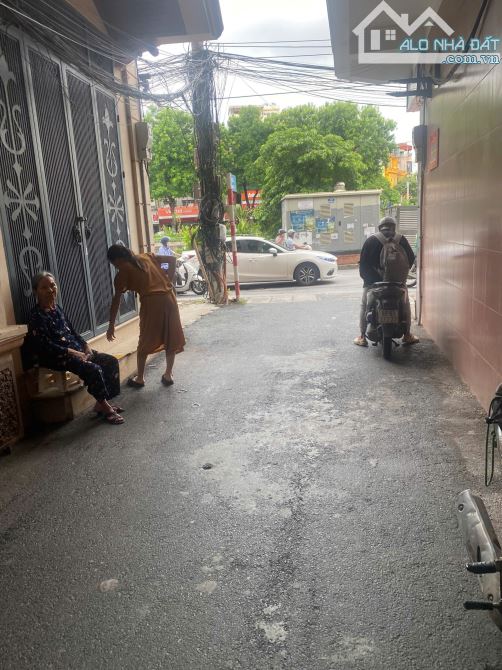 BÁN NHÀ NGUYỄN NGỌC VŨ - NHÀ ĐẸP - CỰC GẦN PHỐ - Ô TÔ - 20M RA Ô TÔ TRÁNH - 41M2, 4 TẦNG