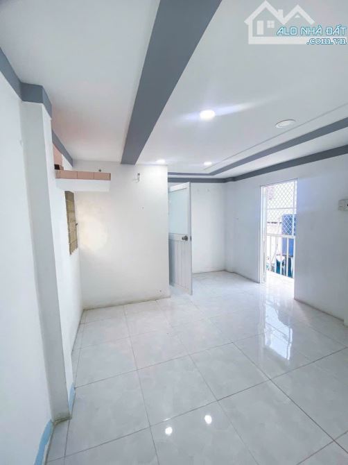 BÁN NHÀ HẺM TO QUẬN 10, NGUYỄN CHÍ THANH, RẺ KHÓ KIẾM