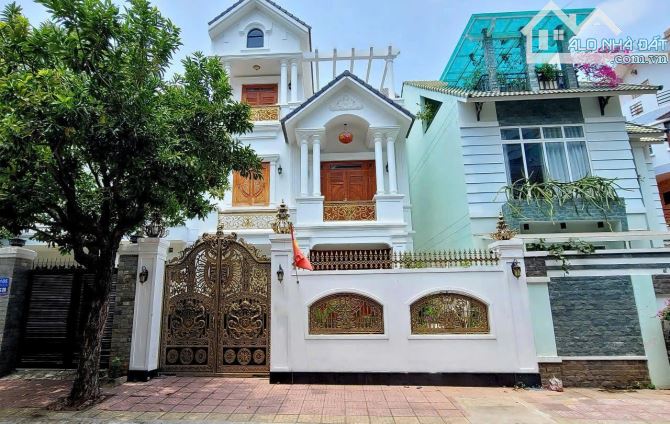 BÁN BIỆT THỰ 1 TRỆT 2 LẦU PHƯỜNG 9 VŨNG TÀU ĐƯỜNG RỘNG 15 MÉT 185M² GIÁ 20.5 TỶ SỔ HỒNG