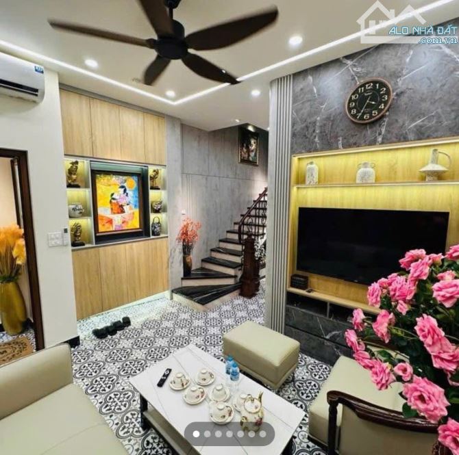 BÁN GẤP NHÀ ĐẸP PHÂN LÔ MỘ LAO - HÀ ĐÔNG - Ô TÔ ĐỖ CỬA 🔥40m2 💰Giá chỉ 7.99 TỶ