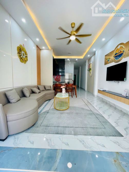 Bán nhà Phạm Văn Chiêu, 64m2(4m x 16m),3 Phòng Ngủ, Hẻm 5m trước nhà, 5 Tỷ 2 nhỉnh