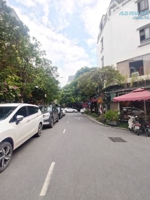 Bán liền kề KDT Văn Phú- trục kinh doanh- ô cạnh góc- thang máy - giá rẻ nhất khu vực