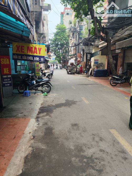 BÁN NHÀ MẶT PHỐ ĐÊ LA THÀNH ĐỐNG ĐA 35m 5Tầng Mt 3m GIÁ 12 TỶ Ô TÔ KINH DOANH ĐỈNH