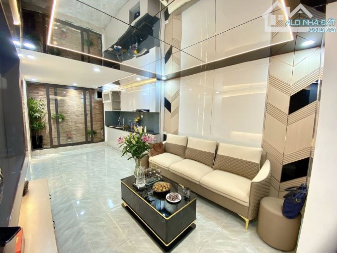 Bán nhà phố Núi Trúc, Ba Đình. Phân lô oto tránh. DT 28m x 5 tầng, giá 7,2 tỷ