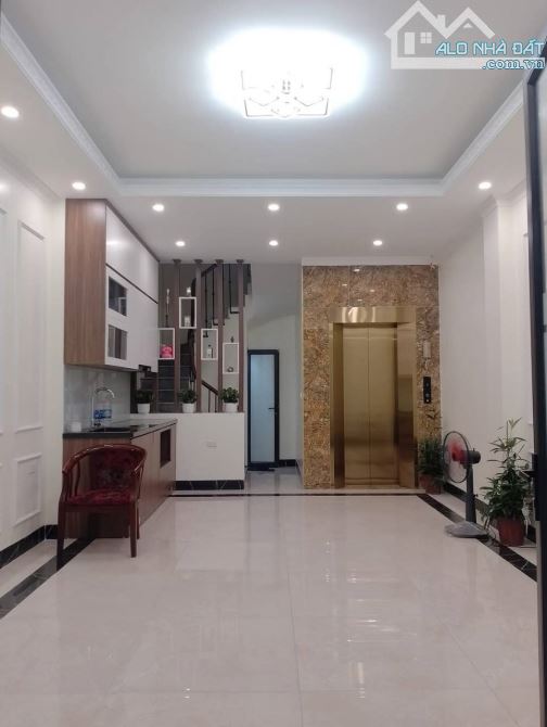 BÁN NHÀ CẦU GIẤY LÔ GÓC 2 THOÁNG – 6 TẦNG THANG MÁY- 43M GIÁ 14,2 TỶ.