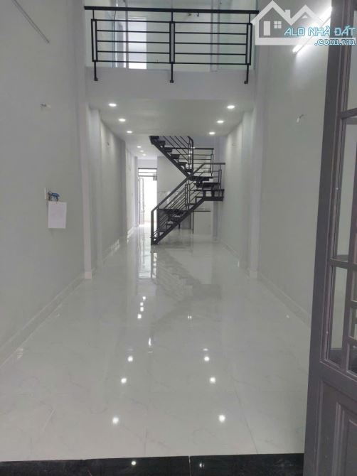 BÁN NHÀ KHU VIP SONG HÀNH HÓC MÔN 56M2 - 2 TẦNG MỚI Ở NGAY - SHR , PHÁP LÝ CHUẨN CHỈ 3,6 T