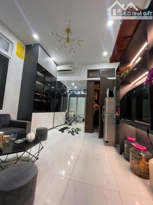 BÁN GẤP TẬP THỂ THỌ LÃO - HAI BÀ TRƯNG - 50 M2-2 NGỦ - 2,4 TỶ