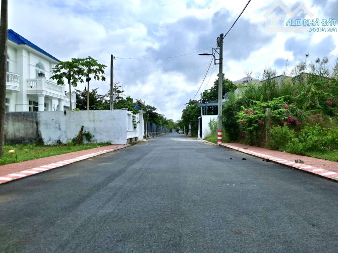 Cần bán 3 nền mặt tiền nhựa nhánh D5 nhà trọ Minh Đạt