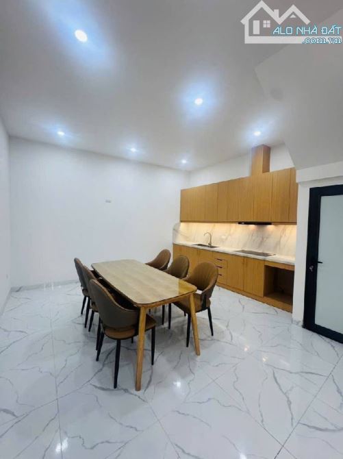 NHÀ ĐẸP XUÂN LA – 50M² – 5 TẦNG – MT 4M – 13TỶ