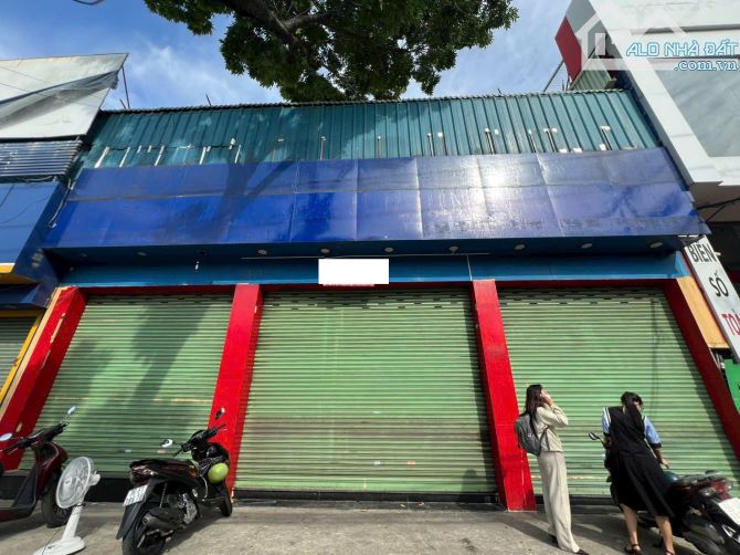 CHo thuê mbkd góc 2 mặt tiền đường Nguyễn sơn 20x18m thông suốt