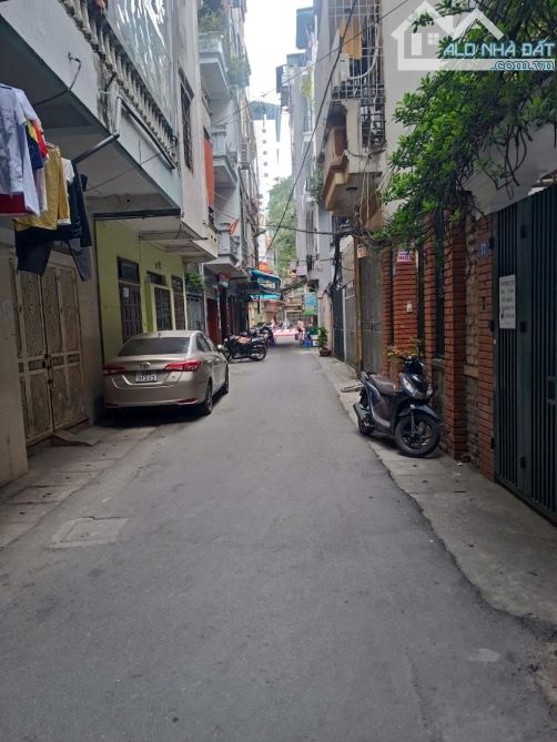Ngã Tư Lò Đúc - Nguyễn Công Trứ - Dân Xây Bền Đẹp - Ô Tô Ngủ Trong Nhà