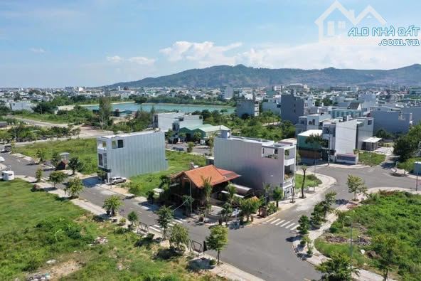 🏩 Bán đất mt khu E mt Hòa Phú 28, 100m2, 6.x tỷ tl