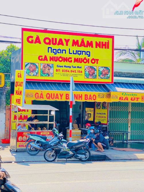 SANG NHƯỢNG QUÁN GÀ QUAY TÂN PHƯỚC KHÁNH, TP TÂN UYÊN, BÌNH DƯƠNG