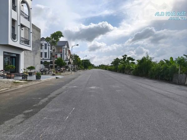 Siêu phẩm lô góc 92,5m2 ngang 5m tái định cư Anh Dũng, đường thông rộng 25m , xây tự do.